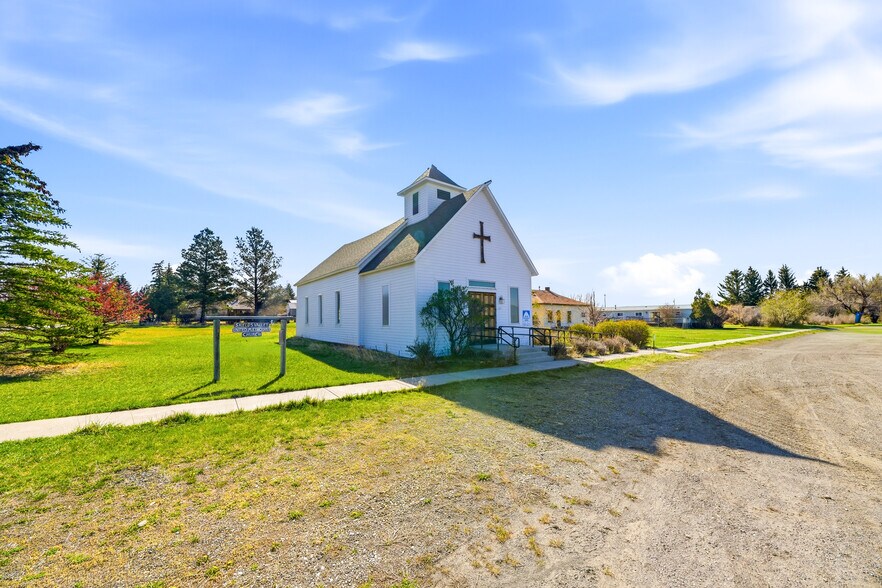 More Photos Of 210 Miles Ave, Clyde Park Specialty For Sale