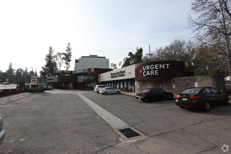 More Photos Of 5975-5999 Topanga Canyon Blvd, Woodland Hills Storefront For Lease