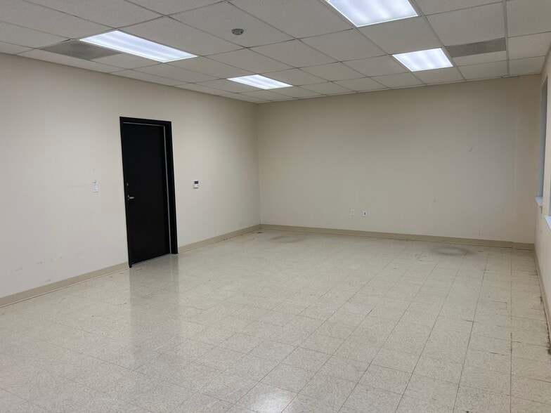 More Photos Of 1011 S Heatherwilde Blvd, Pflugerville Research And Development For Lease