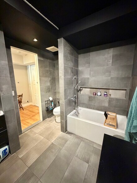 More Photos Of 3211-3215 N Sheffield Ave, Chicago Apartments For Sale