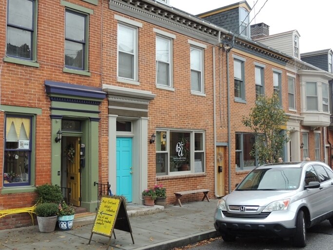 More Photos Of 122 E King St, York General Retail For Lease