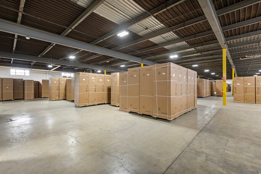 More Photos Of 178 Commerce Rd, Carlstadt Warehouse For Lease