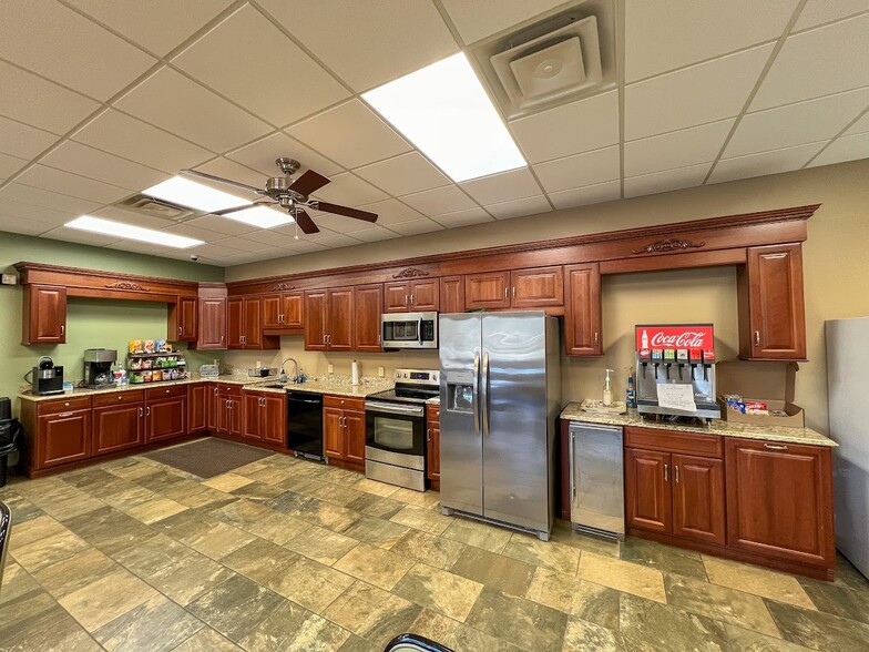 More Photos Of 1737 N Main Ext St, Butler Light Distribution For Sale