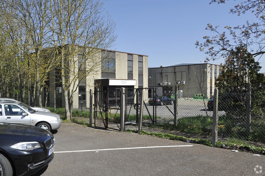 106 Hawley Ln, Farnborough GU14 8JE Industrial For Lease