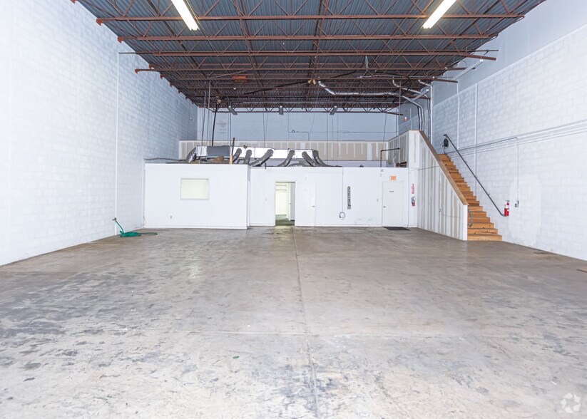 More Photos Of 7501-7521 NW 52nd St, Miami Unknown For Lease