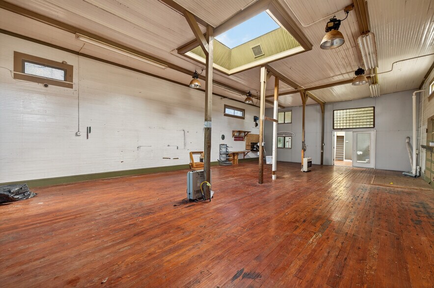 More Photos Of 304 S Cherokee Rd, Social Circle Flex For Sale