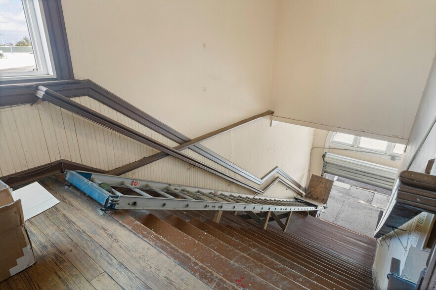 More Photos Of 106 W Oak St, Arcadia Storefront For Sale
