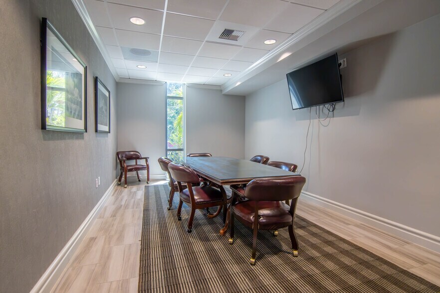 More Photos Of 5544 Central Ave, Saint Petersburg Office For Sale