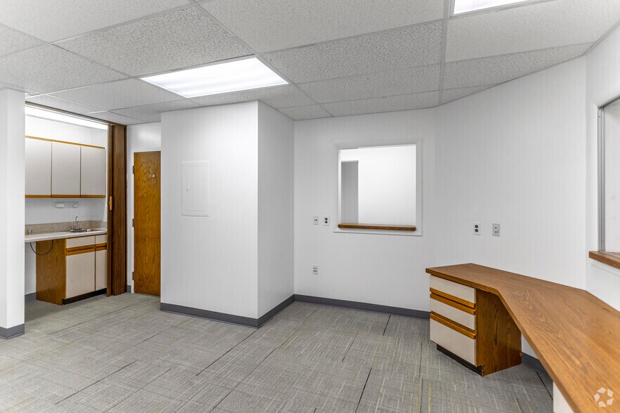 More Photos Of 3301 Woodburn Rd, Annandale Medical For Lease