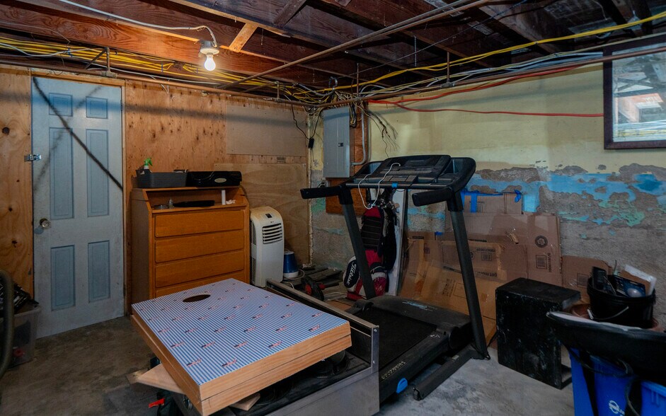 More Photos Of 999 Aquidneck Ave, Middletown Flex For Sale