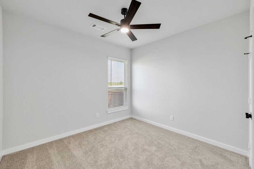 More Photos Of 4059 Clovis St, Midlothian Multifamily For Sale