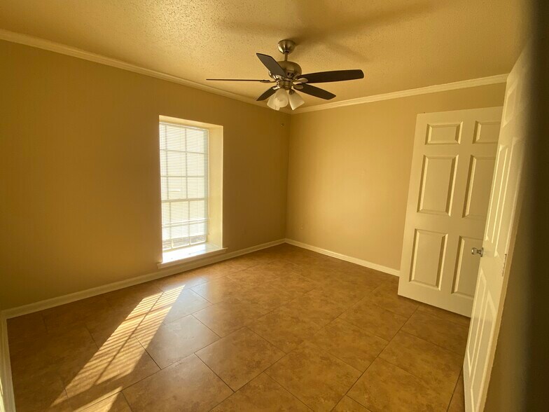 More Photos Of 3005 Lake Villa Dr, Metairie Apartments For Sale