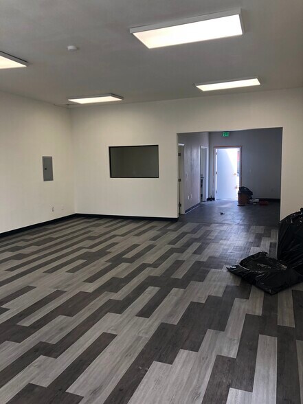 More Photos Of 5268-5276 Atlantic Blvd, Maywood Showroom For Sale