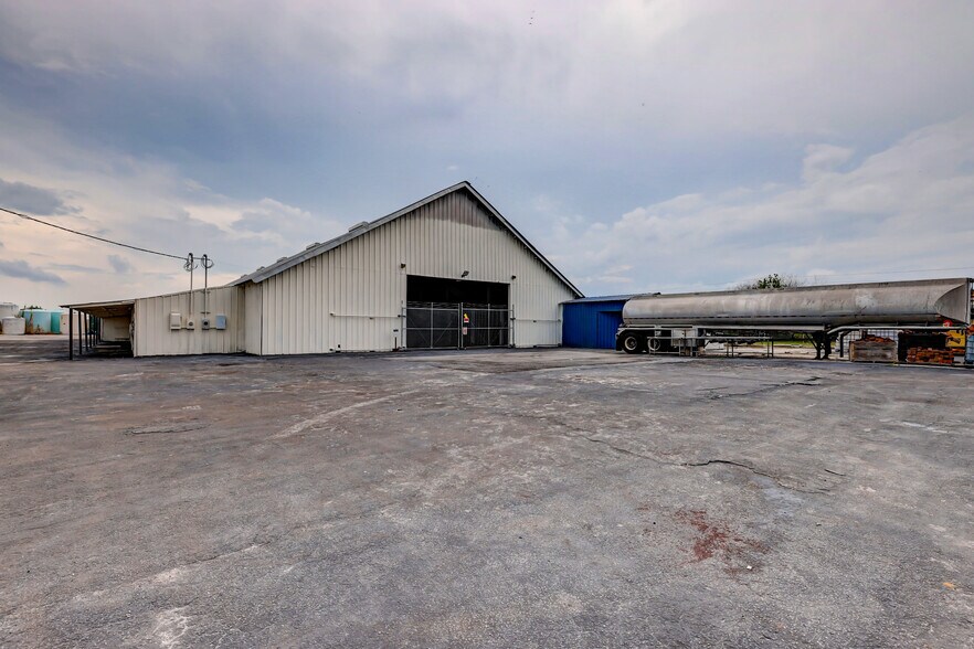 More Photos Of 17250 SW Railroad Ave, Indiantown Manufacturing For Sale