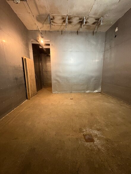 More Photos Of 810 Deal St, Highland Industrial For Sale