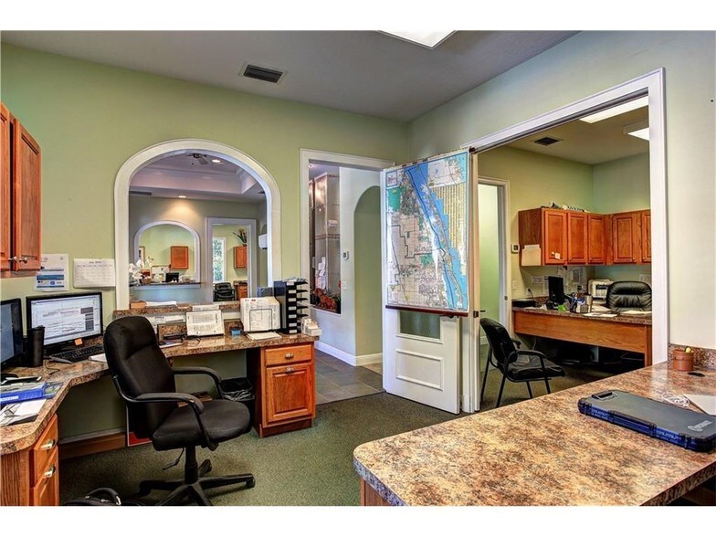 More Photos Of 181 Sebastian Blvd, Sebastian Light Manufacturing For Sale