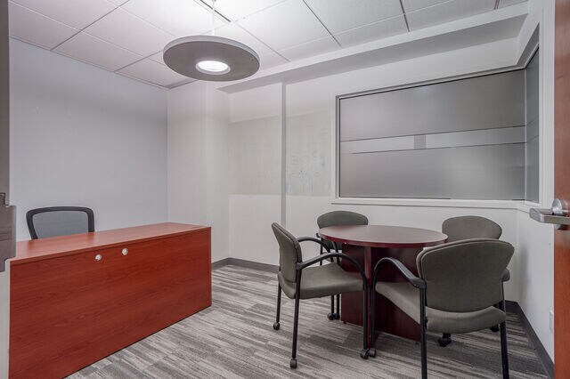 More Photos Of 5250 Boul Décarie, Montréal Office For Lease