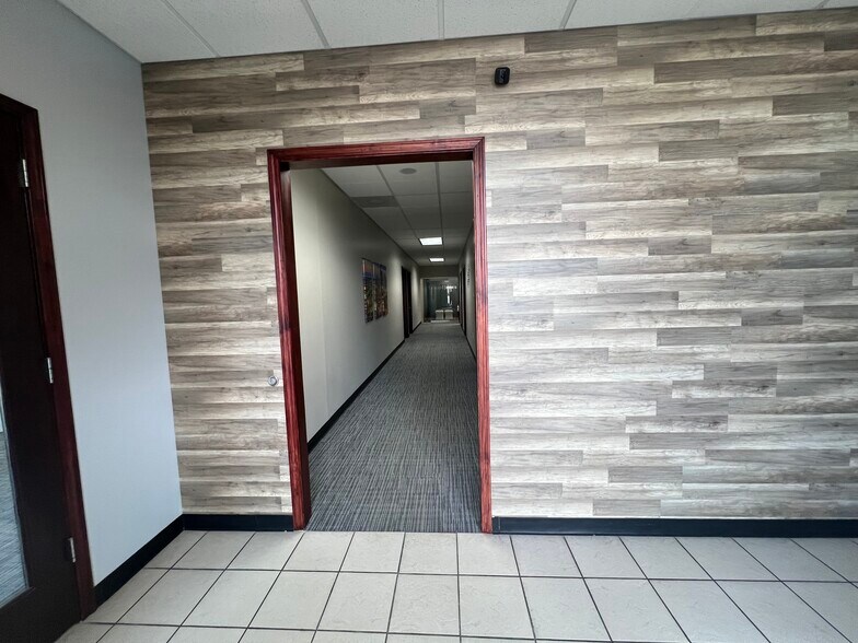 More Photos Of 21620-21628 Midland Dr, Shawnee Office For Sale