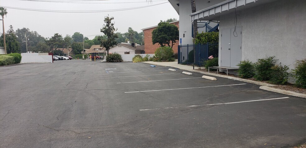 More Photos Of 5995-5997 Brockton Ave, Riverside Medical For Sale