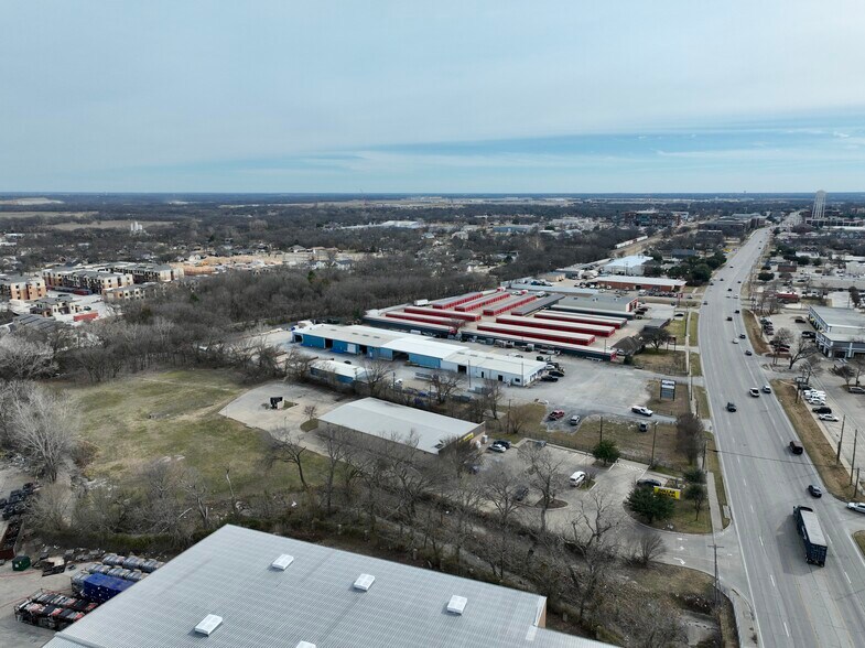 More Photos Of 902 N McDonald St, McKinney Industrial For Lease