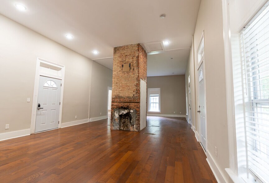 More Photos Of 2107 Bolton Rd NW, Atlanta Loft Creative Space For Lease