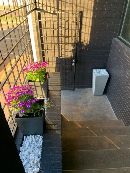 More Photos Of 1352 Chemical St, Dallas Flex For Lease