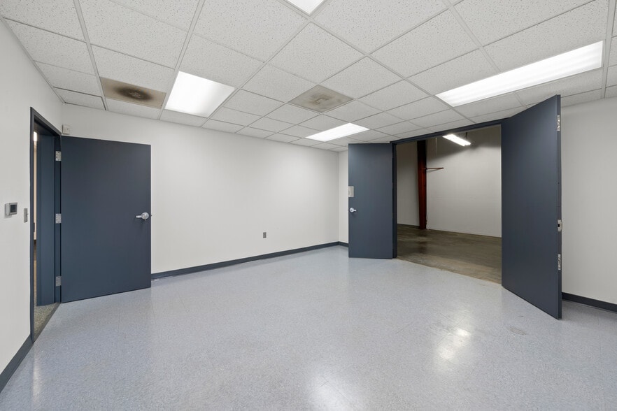 More Photos Of 13735 SW Galbreath Dr, Sherwood Warehouse For Lease