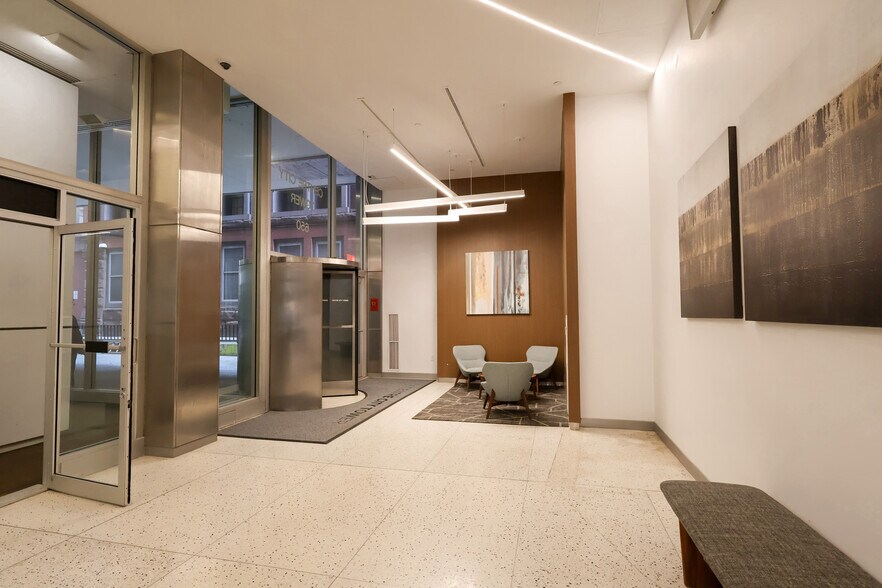 More Photos Of 650 Smithfield St, Pittsburgh Office For Lease