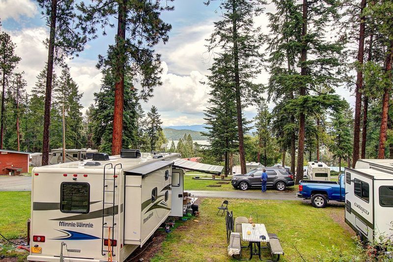 More Photos Of 23113 Rollins Lakeshore Dr, Rollins General Retail For Sale