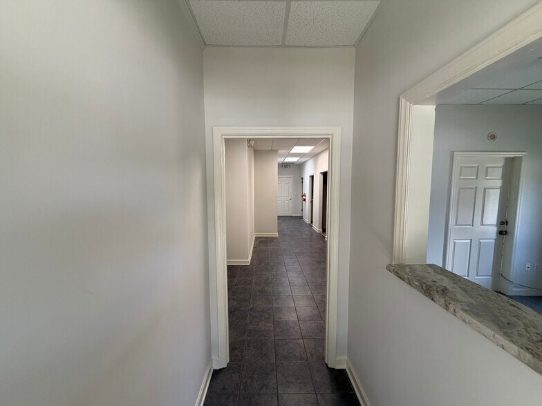 More Photos Of 7268 Peppermill Pky, Charleston Light Manufacturing For Lease