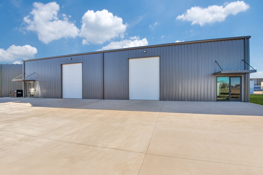 Primary Photo Of 1115 Jc Ln, Pilot Point Warehouse For Lease