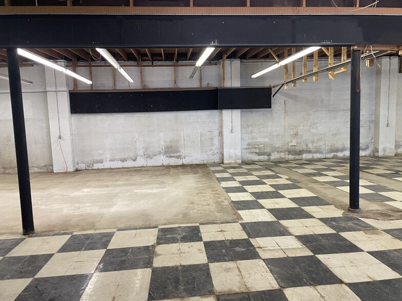 More Photos Of 1992 Mount Pleasant Rd, Greensburg Showroom For Lease