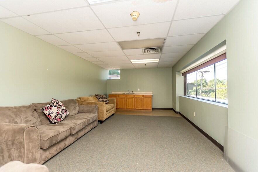 More Photos Of 272 N Bedford Rd, Mount Kisco Office For Sale