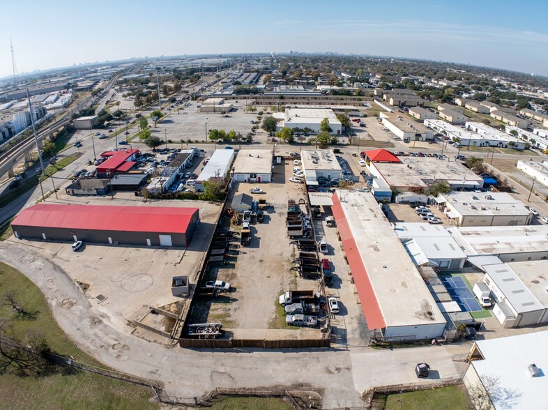 More Photos Of 428 S Kirby St, Garland Flex For Lease