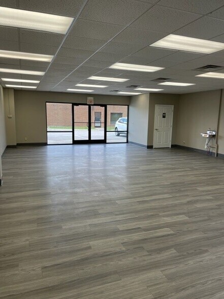 More Photos Of 2187 Lexington Rd, Richmond Storefront For Lease