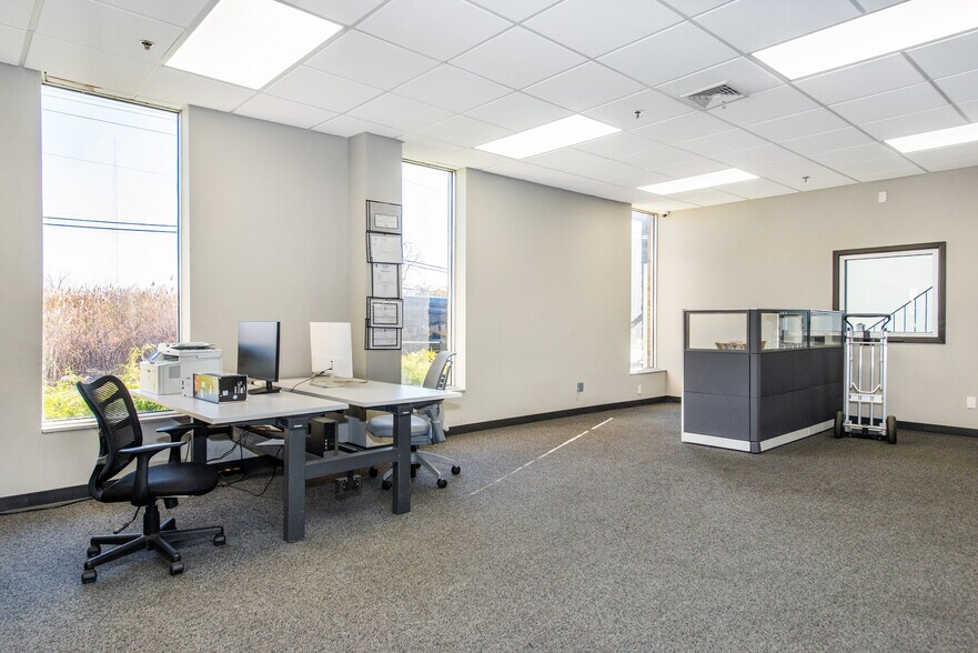 More Photos Of 310 Paterson Plank Rd, Carlstadt Manufacturing For Lease