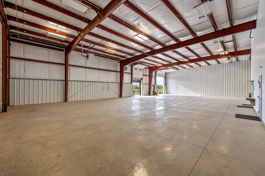 More Photos Of 1468 N Main St, Mansfield Warehouse For Lease
