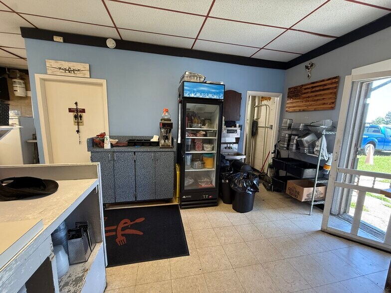 More Photos Of 2026 Lockport Rd, Niagara Falls Restaurant For Lease
