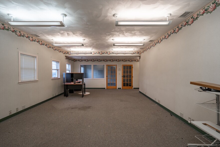 More Photos Of 1105 Monroe St, Endicott Office For Sale
