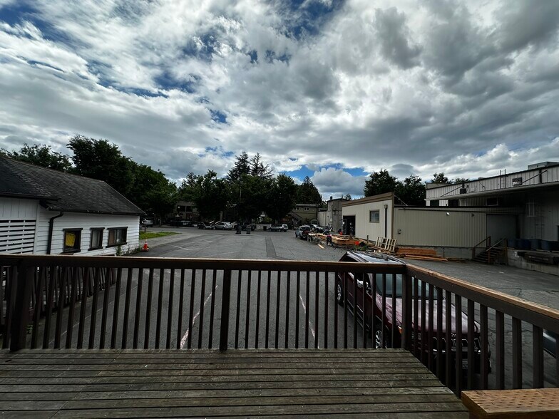 More Photos Of 8036 Falls Ave SE, Snoqualmie General Retail For Lease