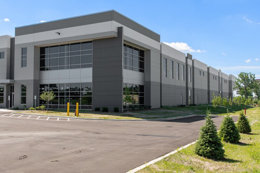 More Photos Of 9141 S 13th St, Oak Creek Warehouse For Lease