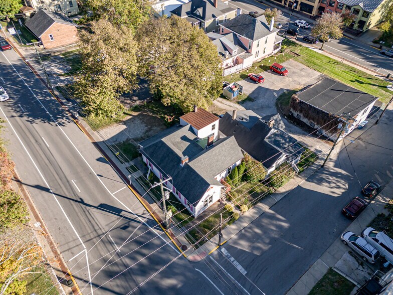 More Photos Of 724 Washington St, Shelbyville Freestanding For Sale