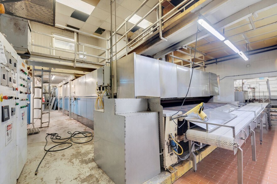 More Photos Of 724 Grand Ave, New Haven Warehouse For Sale