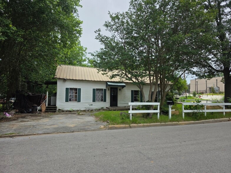 More Photos Of 2020 Avenue L 1/2, Huntsville Apartments For Sale