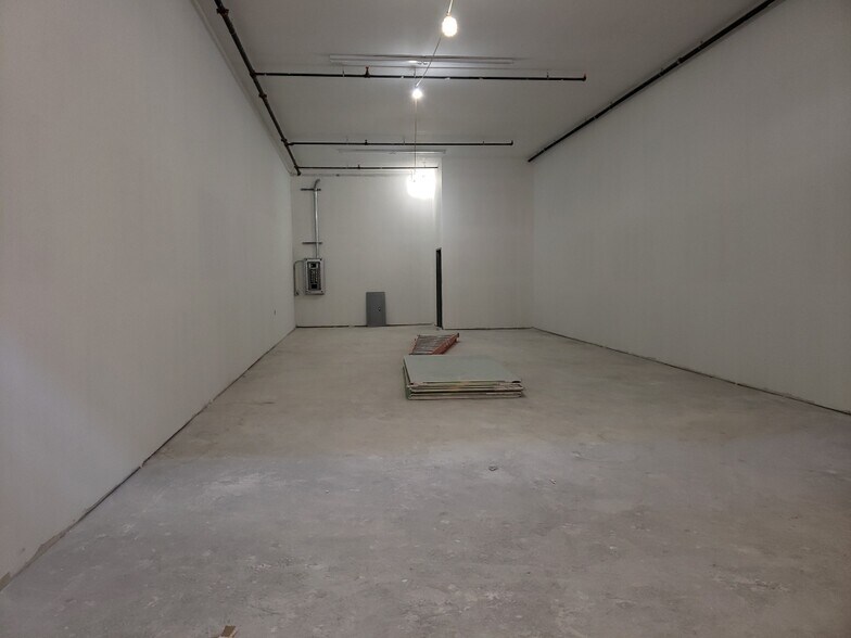 More Photos Of 2070 Jerome Ave, Bronx Freestanding For Lease