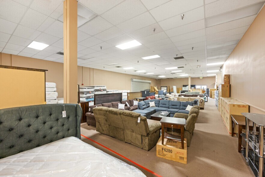 More Photos Of 44201-44247 N 10th St W, Lancaster Unknown For Lease