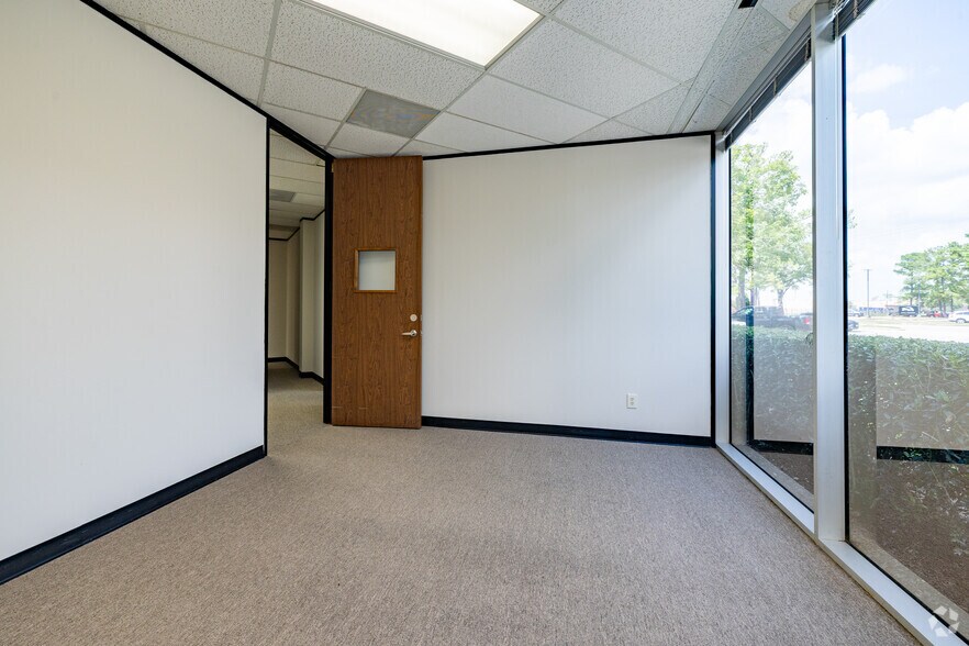 More Photos Of 14425 Torrey Chase Blvd, Houston Office For Lease