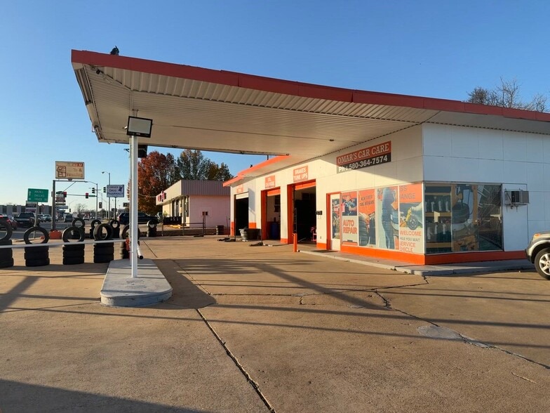 Primary Photo Of 810 W Main St, Durant Auto Repair For Lease