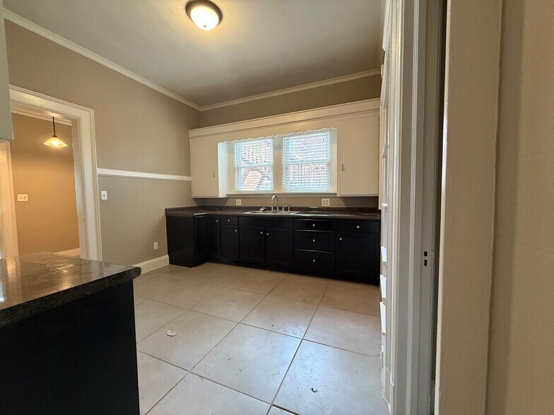 More Photos Of 581 W Main St, Spartanburg Office Residential For Lease