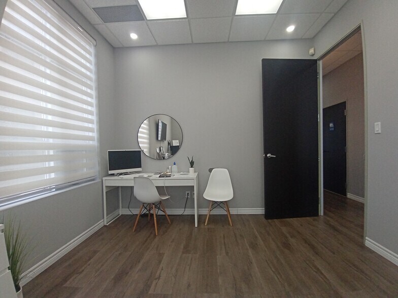 More Photos Of 300 Terry Fox Dr, Ottawa Office For Sale